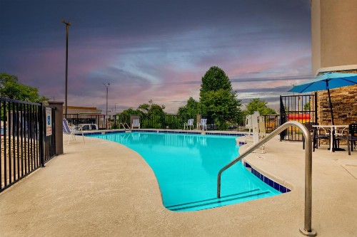 Holiday Inn Express Nashville W-I40 an IHG Hotel - image 30