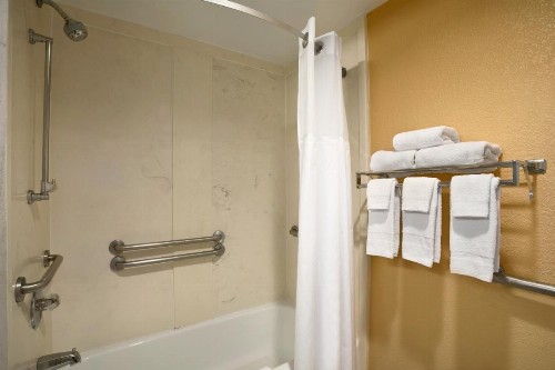 Days Inn by Wyndham Airport Nashville East - image 11