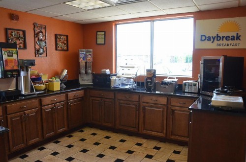 Days Inn by Wyndham Airport Nashville East - image 13
