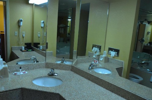 Days Inn by Wyndham Airport Nashville East - image 2