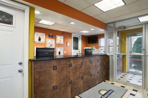 Days Inn by Wyndham Airport Nashville East - image 22