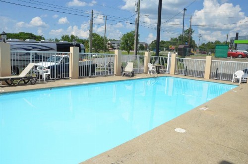 Days Inn by Wyndham Airport Nashville East - image 27