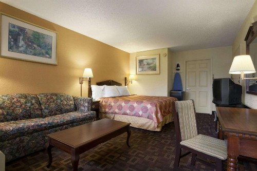 Days Inn by Wyndham Airport Nashville East - image 28