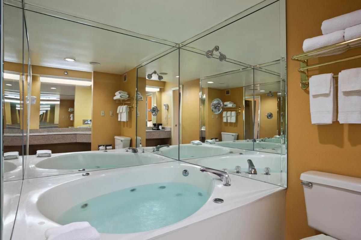 Days Inn by Wyndham Airport Nashville East - image 4