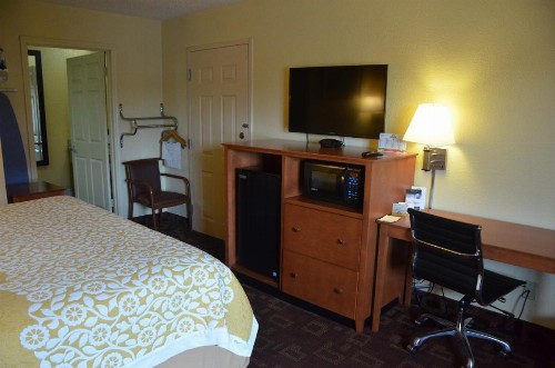 Days Inn by Wyndham Airport Nashville East - image 40