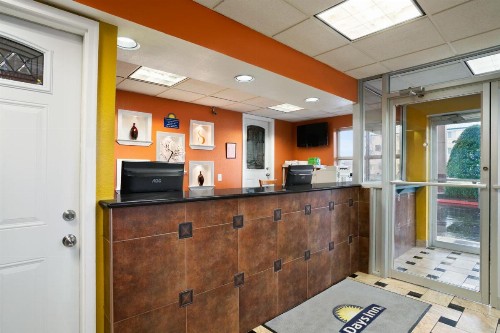 Days Inn by Wyndham Airport Nashville East - image 5