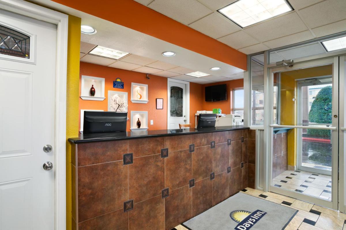 Days Inn by Wyndham Airport Nashville East - image 5
