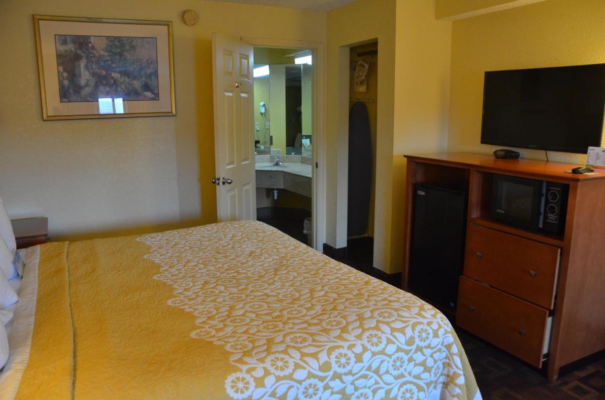 Days Inn by Wyndham Airport Nashville East - image 7