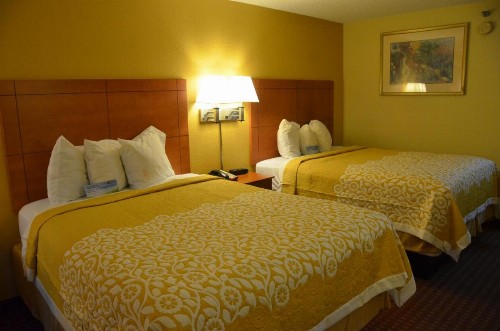 Days Inn by Wyndham Airport Nashville East - image 8