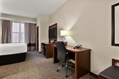 Comfort Suites Nashville - image 18
