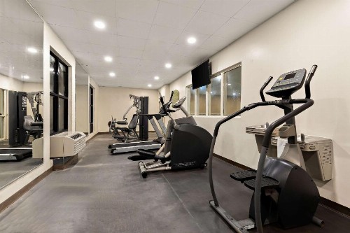 Comfort Suites Nashville - image 24