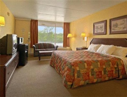 Super 8 by Wyndham Nashville Near Downtown / I-40 - image 17