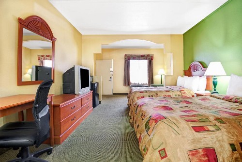 Super 8 by Wyndham Nashville Near Downtown / I-40 - image 18