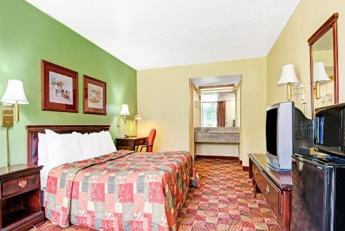 Super 8 by Wyndham Nashville Near Downtown / I-40 - image 20