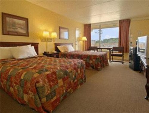 Super 8 by Wyndham Nashville Near Downtown / I-40 - image 22