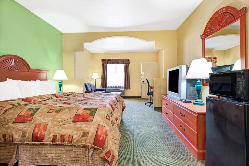Super 8 by Wyndham Nashville Near Downtown / I-40 - image 24
