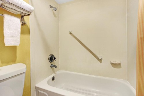 Super 8 by Wyndham Nashville Near Downtown / I-40 - image 30
