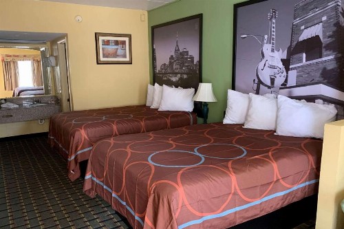 Super 8 by Wyndham Nashville Near Downtown / I-40 - image 9