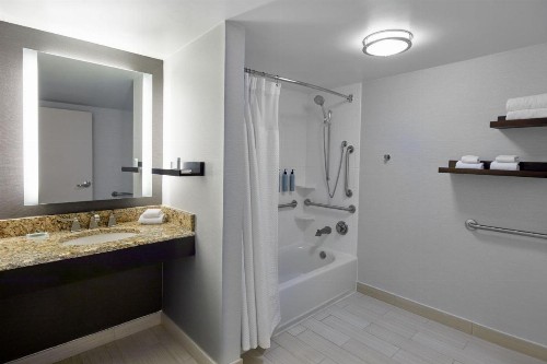 Courtyard by Marriott Nashville Downtown - image 37