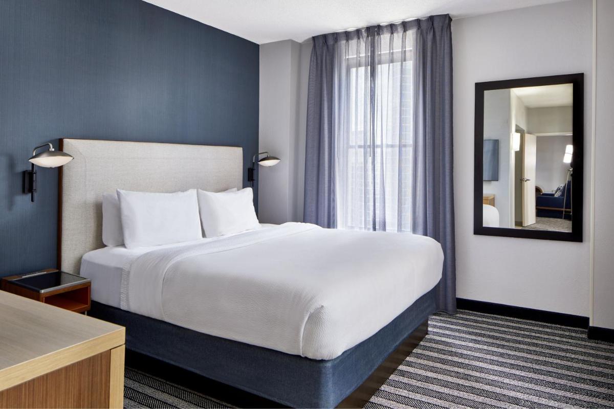Courtyard by Marriott Nashville Downtown - image 4