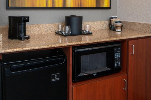 Courtyard by Marriott Nashville Airport - image 11