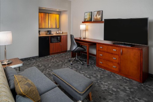 Courtyard by Marriott Nashville Airport - image 15