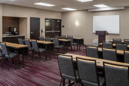 Courtyard by Marriott Nashville Airport - image 25