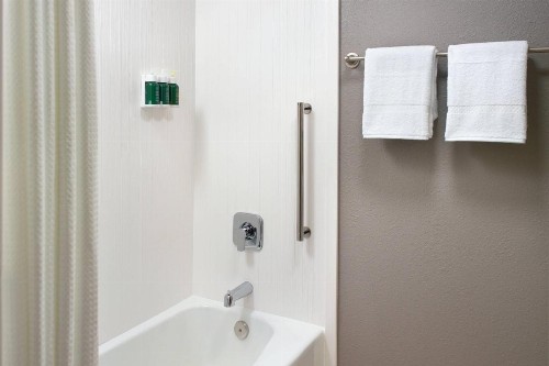 Courtyard by Marriott Nashville Airport - image 7