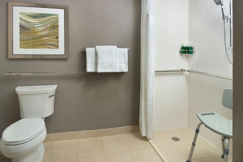 Courtyard by Marriott Nashville Airport - image 8