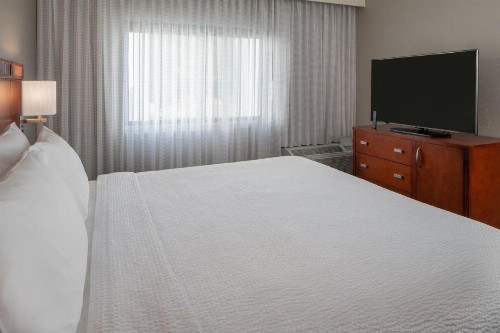 Courtyard by Marriott Nashville Airport - image 9