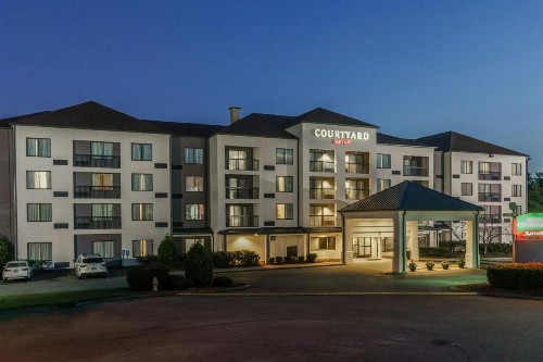Courtyard by Marriott Nashville at Opryland - image 1