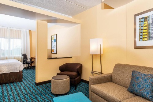 Fairfield Inn & Suites by Marriott Nashville at Opryland - image 4
