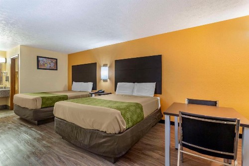Econo Lodge North - image 16