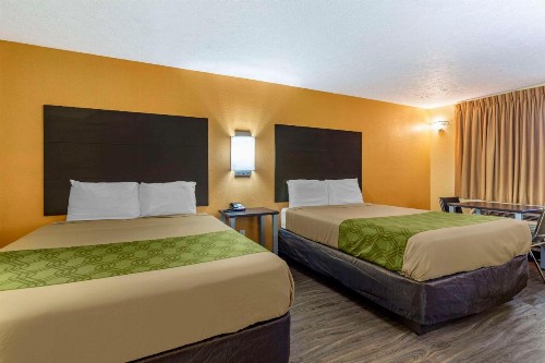 Econo Lodge North - image 17