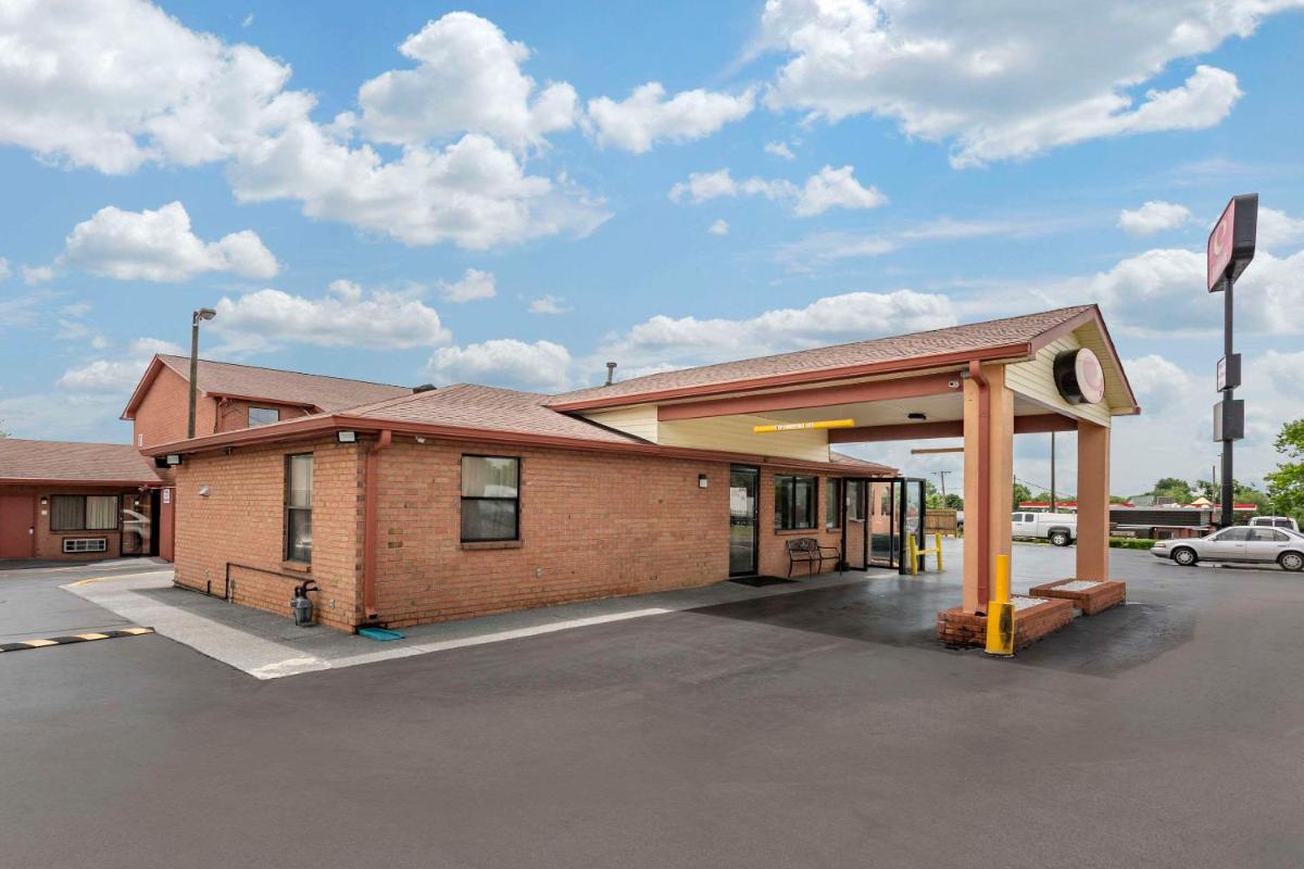 Econo Lodge North - image 2
