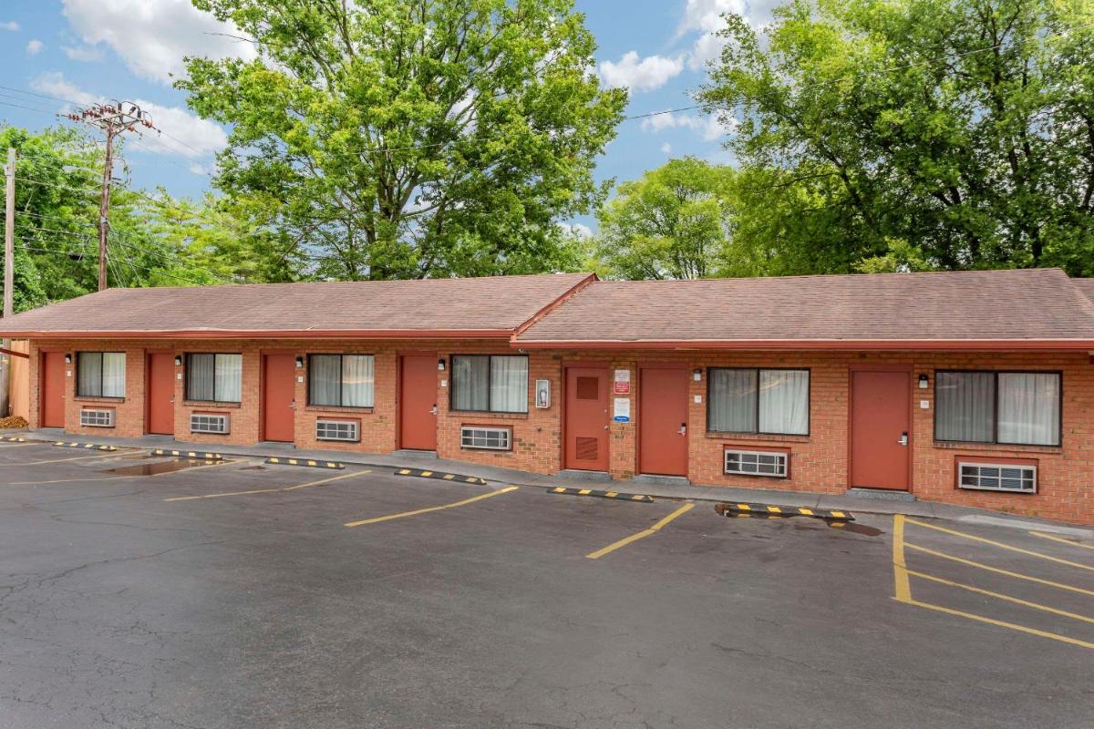 Econo Lodge North - image 5