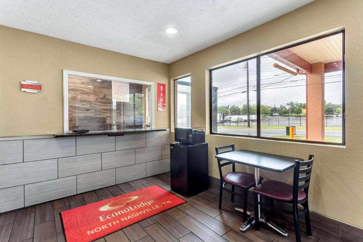 Econo Lodge North - image 7