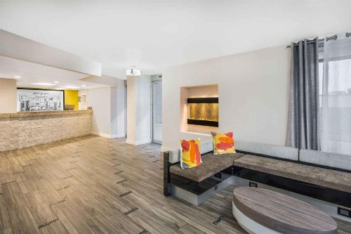 Super 8 by Wyndham Nashville Downtown - image 3