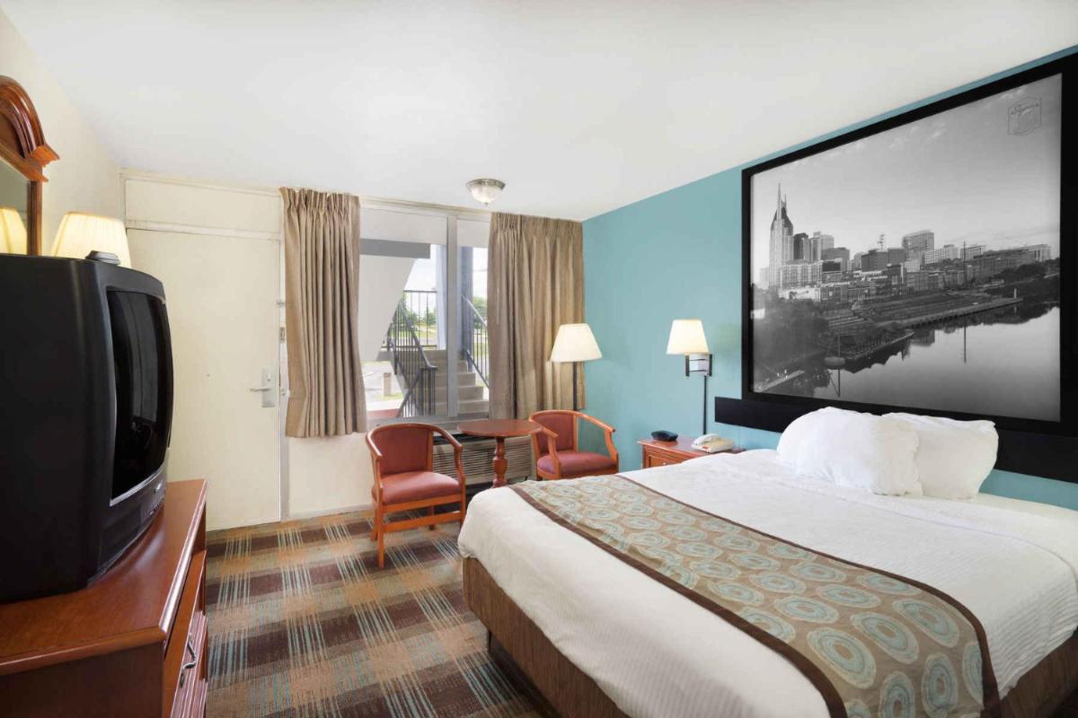 Super 8 by Wyndham Nashville Downtown - image 6