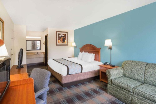 Super 8 by Wyndham Nashville Downtown - image 7