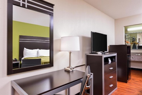 Americas Best Value Inn-Nashville/Airport South - image 10