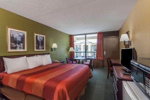 Days Inn by Wyndham Nashville Saint Thomas West Hospital - image 25