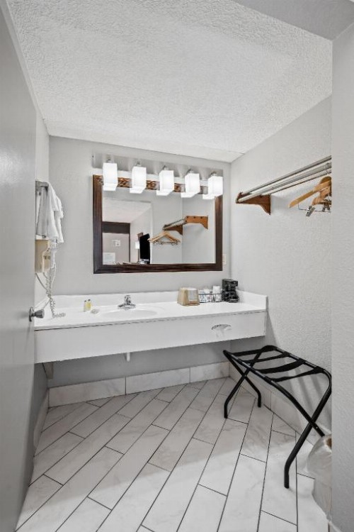 Days Inn by Wyndham Nashville Saint Thomas West Hospital - image 26