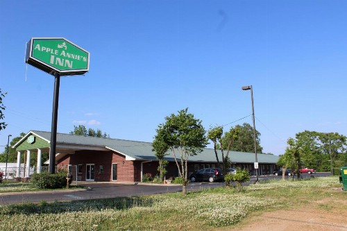 Apple Annie's Inn - image 6
