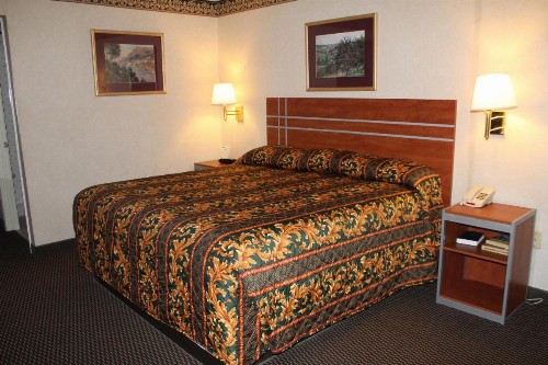 Apple Annie's Inn - image 7