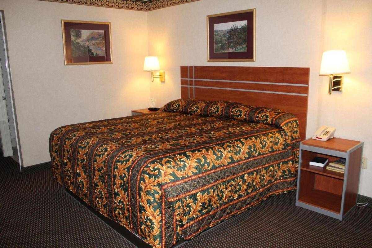 Apple Annie's Inn - image 7