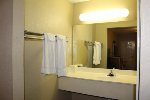 Apple Annie's Inn - image 8