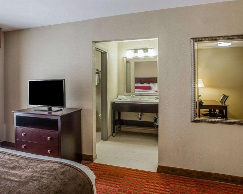Quality Suites Nashville Airport - image 25
