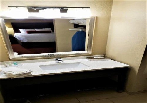 Quality Suites Nashville Airport - image 39