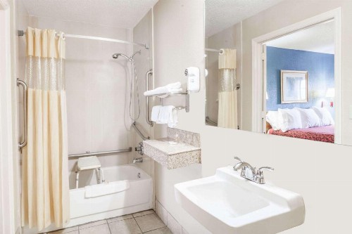 Days Inn by Wyndham Nashville N Opryland/Grand Ole Opry - image 13